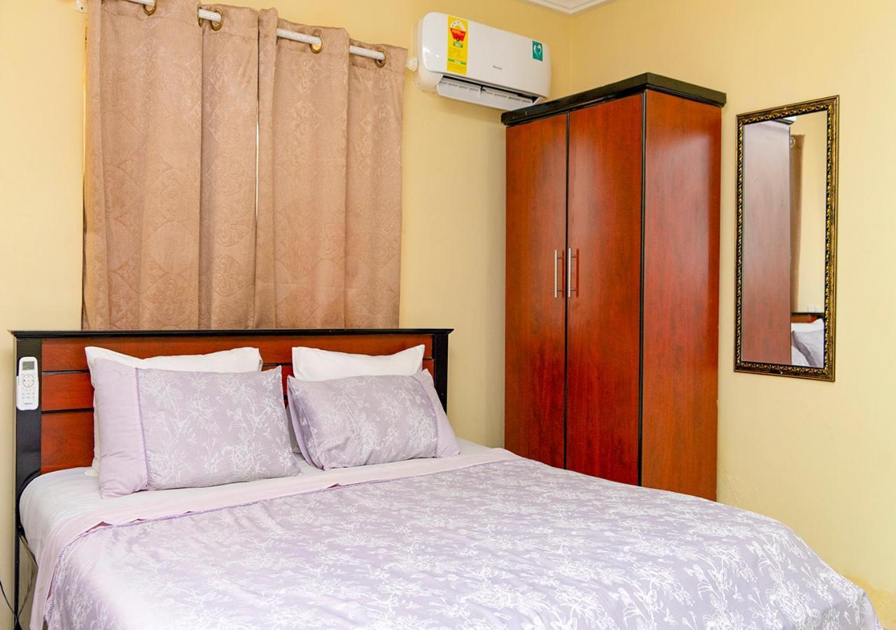 La-Viv Royal Hotel Kumasi Esterno foto