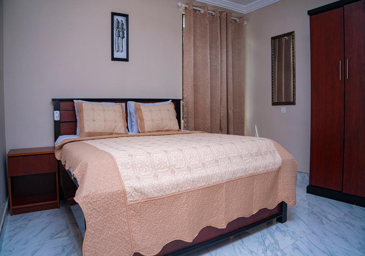 La-Viv Royal Hotel Kumasi Esterno foto